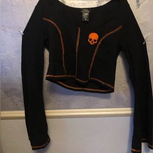 Bell sleeve skull top